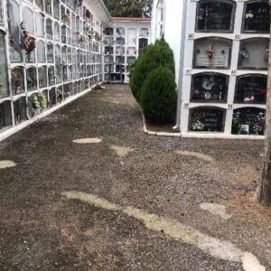 1cement S’inicien les obres de reforma del paviment de la zona nova del cementiri de Puig-reig