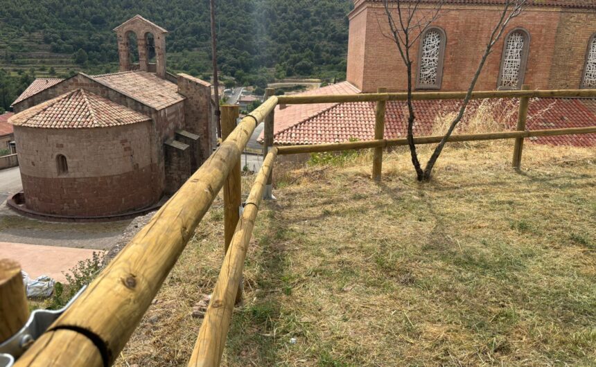 L’Ajuntament actua a la zona del Castell substituïnt les tanques metàl·liques per baranes de fusta