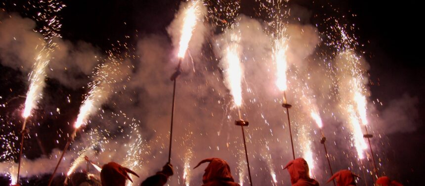 diables-e1528812908445 Gaudeix del correfoc de Festa Major seguint les recomanacions i mesures de seguretat