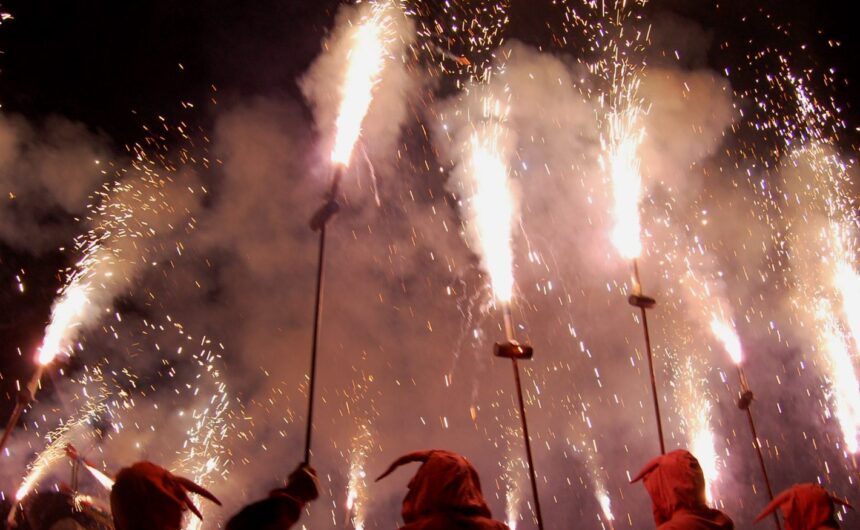 diables-e1528812908445 Gaudeix del correfoc de Festa Major seguint les recomanacions i mesures de seguretat