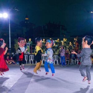 nans Els Nans de Puig-reig estrenen música i ball en una festa de cultura popular i reben l’apadrinament dels Nans de l’Ametlla de Merola