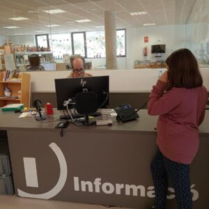 La Biblioteca Guillem de Berguedà de Puig-reig estrena un ‘Punt de Trucada’ per a infants i joves sense mòbil