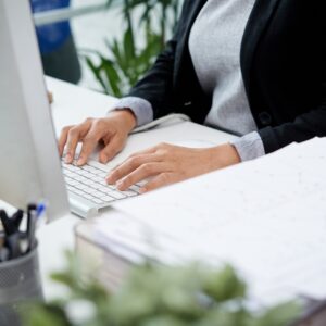 Working on computer Acta del procés selectiu provisió definitiva d’una plaça d’administrativa de l’escala d’administració general