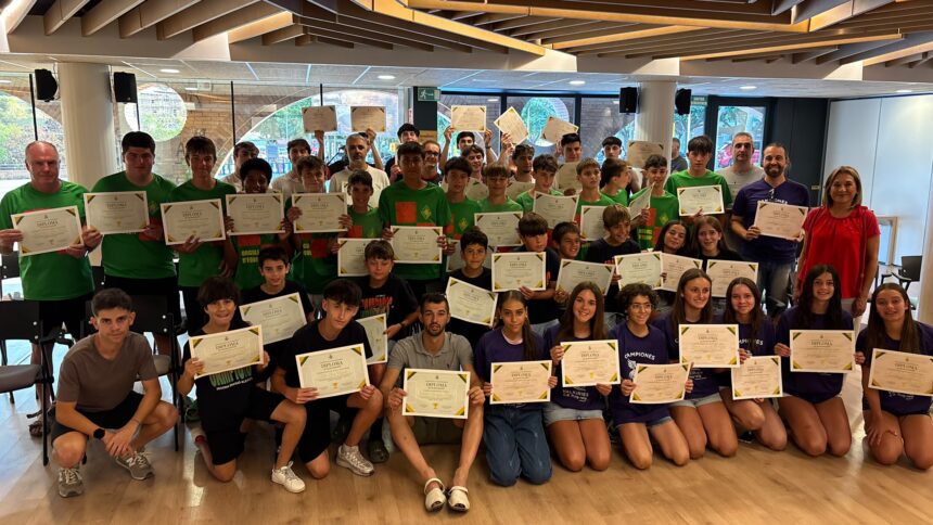 Puig-reig reconeix els equips de futbol i bàsquet pels seus èxits i ascensos de categoria