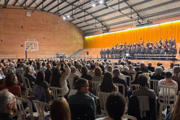 El concert dels UST Singers aplega 200 persones en la cloenda de la 46a edició del Festival de Cant Coral de Puig-reig