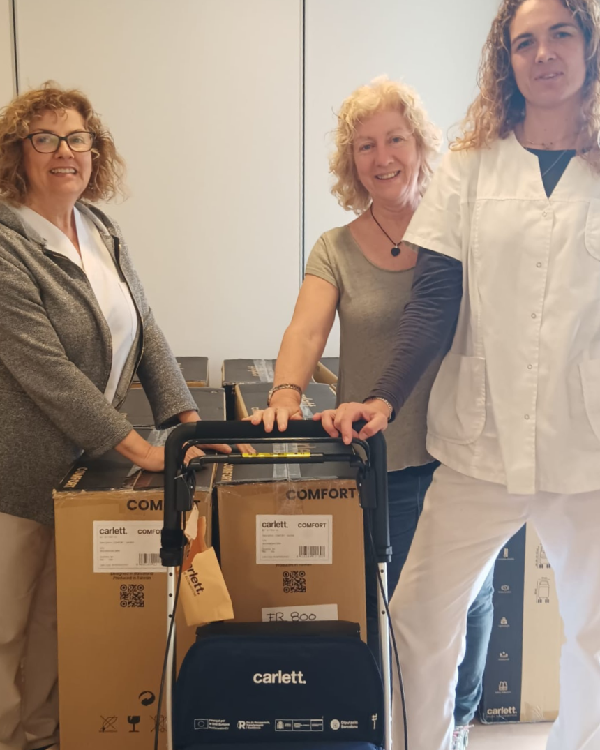 L’Ajuntament de Puig-reig lliura carros de compra adaptats a una vintena de veïns