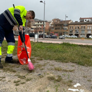 Puig-reig recupera la figura de l’escombriaire per garantir una millor neteja del  municipi