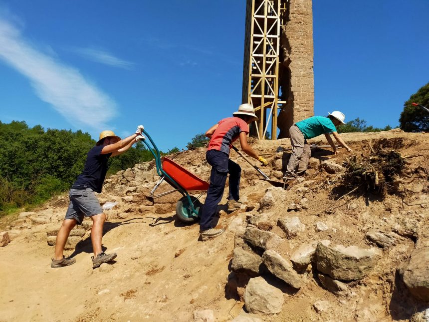 Nova campanya d’excavacions a la Torre de Merola de Puig-reig
